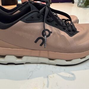 On cloud women shoes